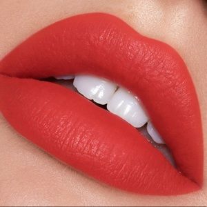 Middle Finger 🖤 Momager Mini Single